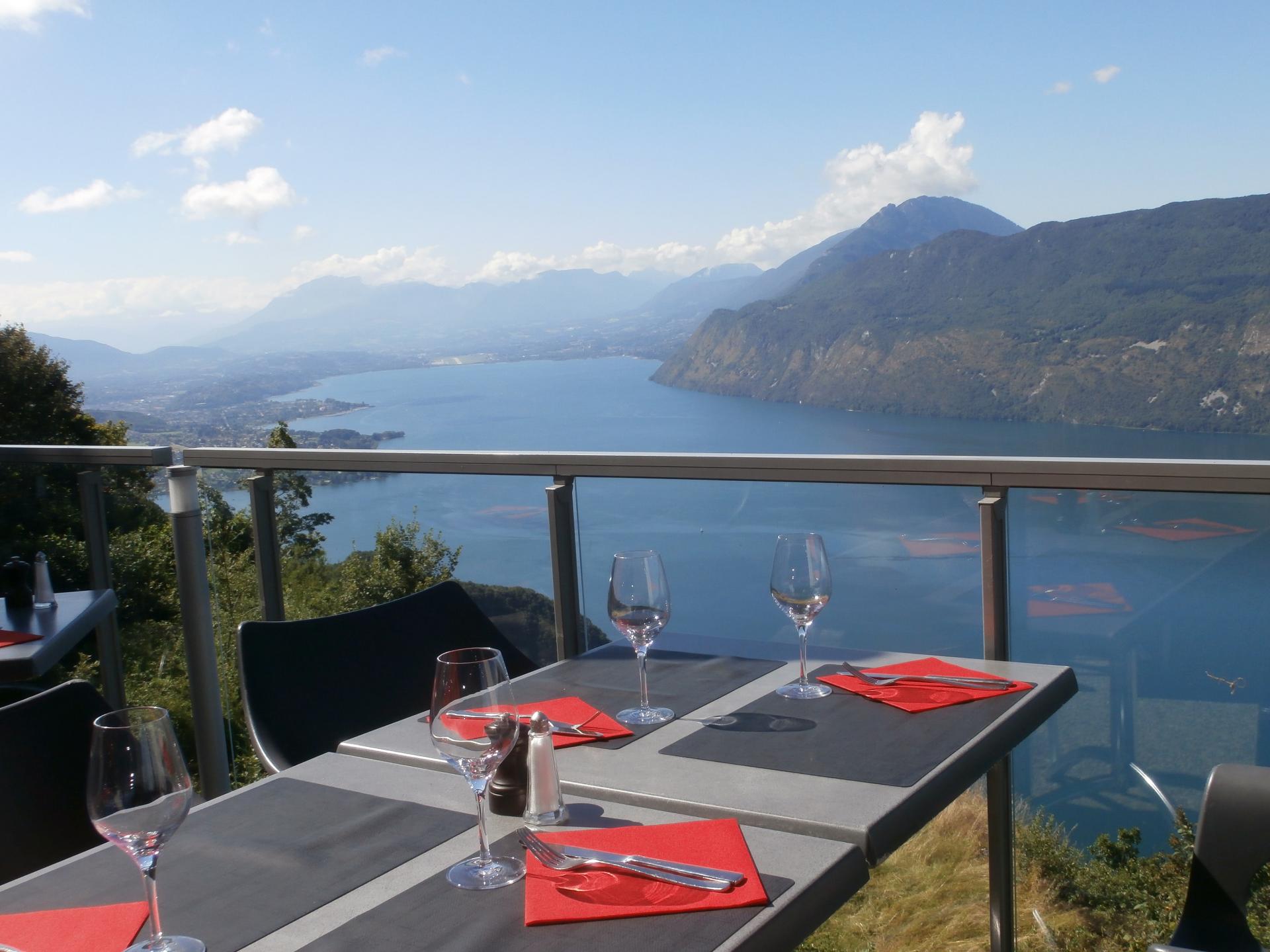 le Bourget depuis la terrasse du restaurant de la Chambotte