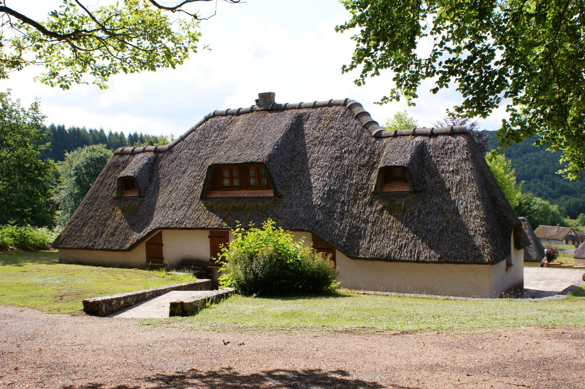 maison de chaumes à Variéras (Millevaches, Corrèze)