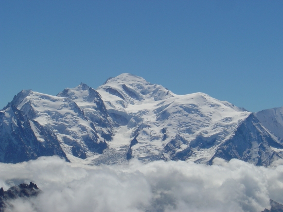 Mont Blanc au-dessus des nuages