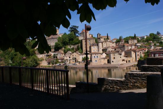 Puy-l'Evêque reflets sur le Lot